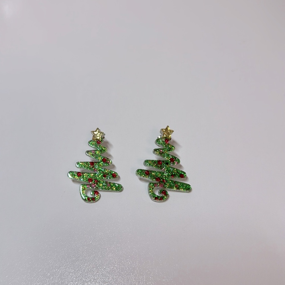 Claire’s Christmas Tree Earrings